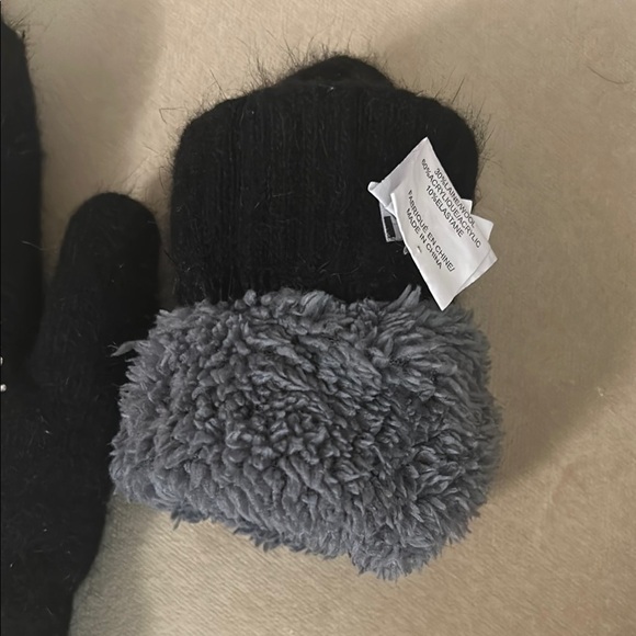 Cozy Sparkly Black Kids’ Mittens with Bling - Picture 3 of 5